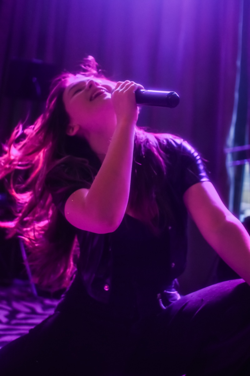 Live 01 · 4000×6000