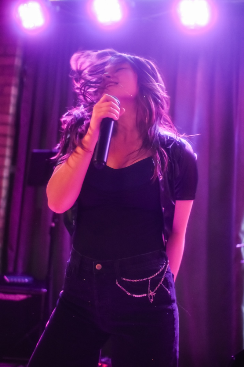 Live 02 · 4000×6000