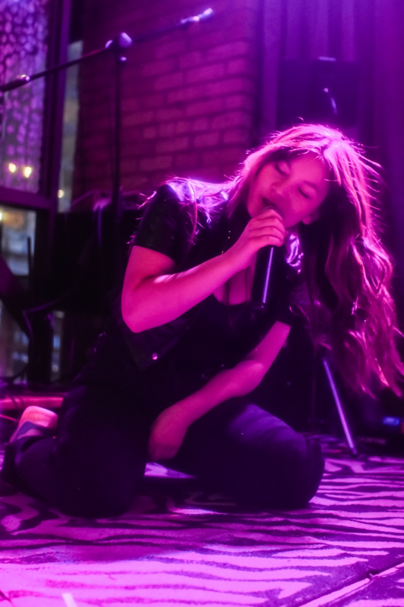 Live 03 · 4000×6000